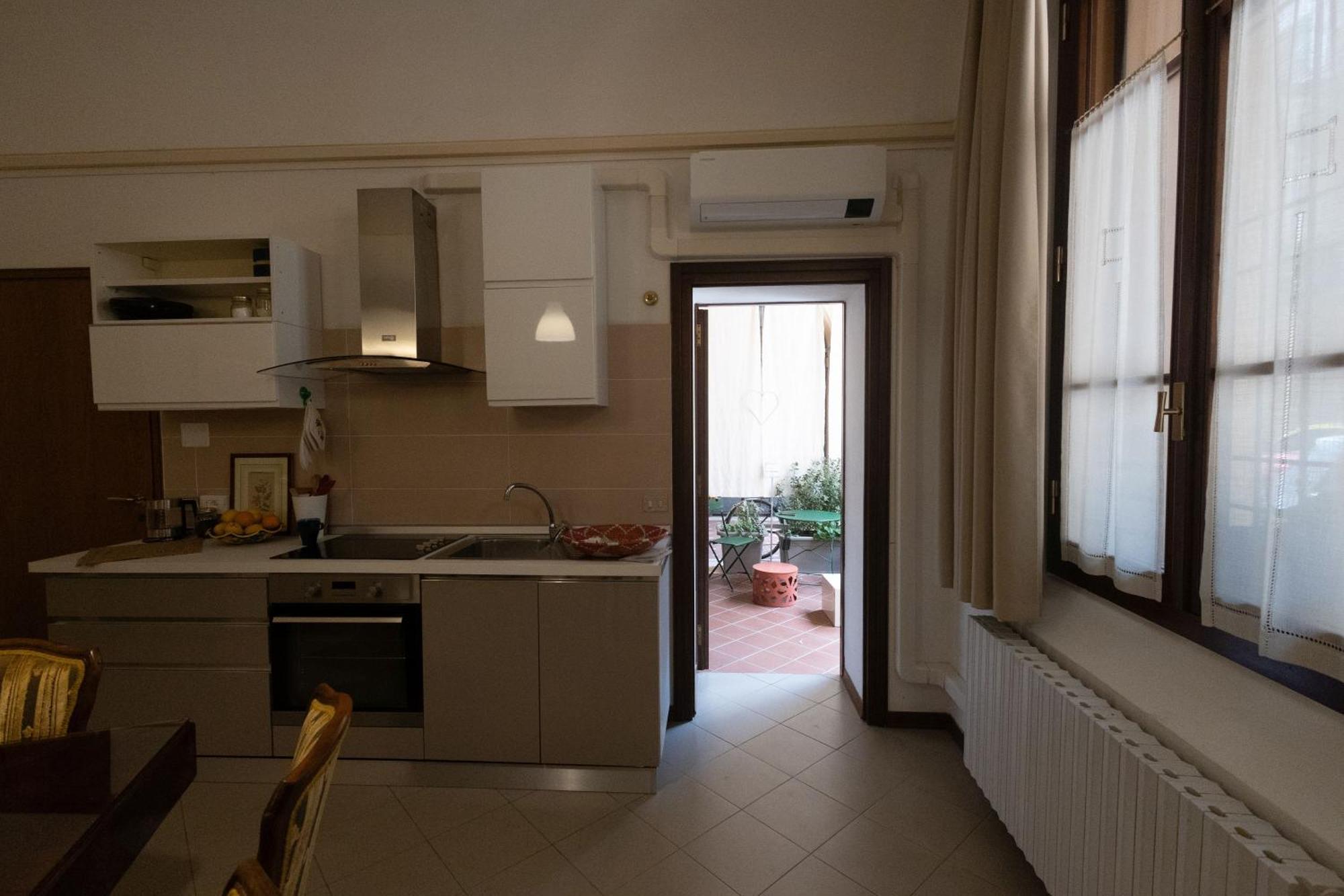 Ca' Spadoni, Centro Storico, Piano Terra, Ingresso Indipendente, Teatro, Parcheggio, イーモラ エクステリア 写真